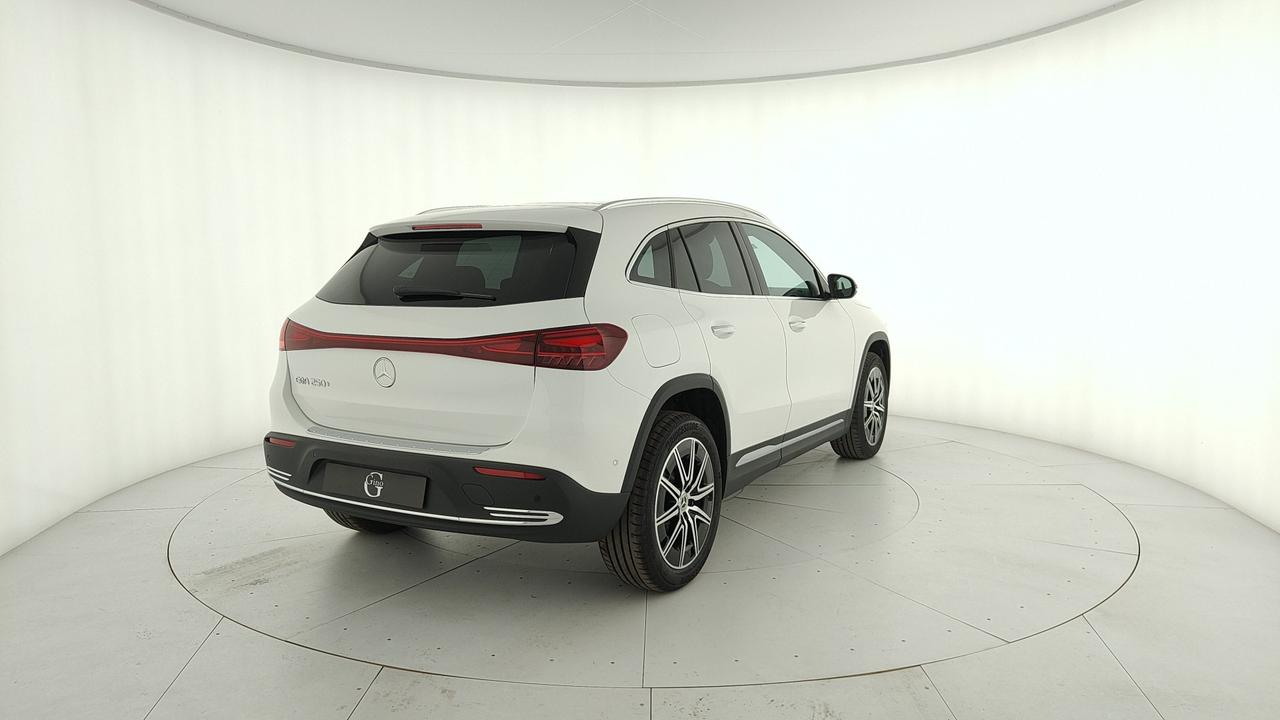 Mercedes-Benz EQA 250+ Street Edition