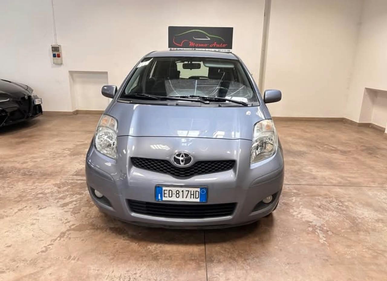 Toyota Yaris 1.0 5 porte Luxury pack