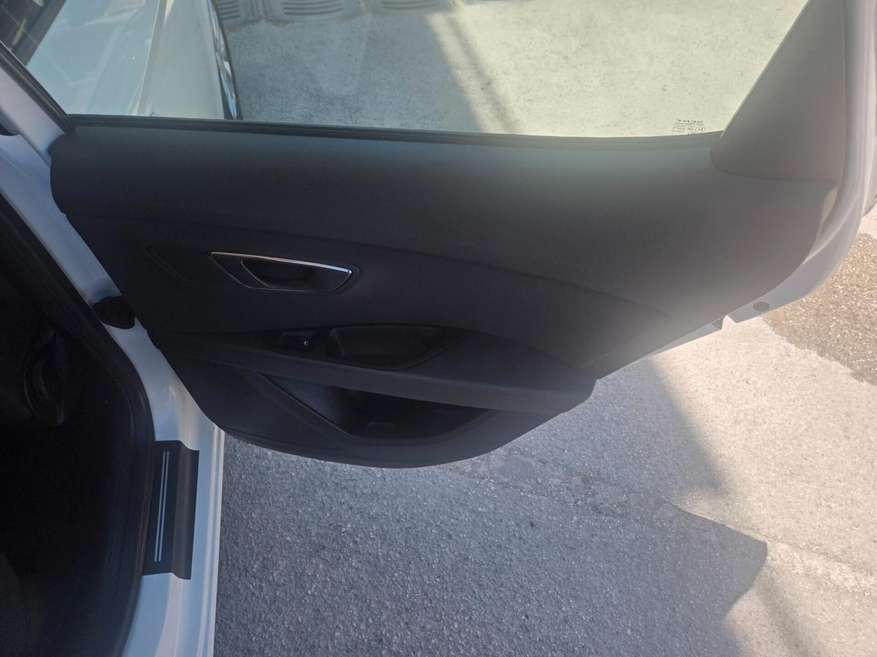 SEAT LEON 1.6 TDI ANNO 2015 FARI LED KM CERTIF VW