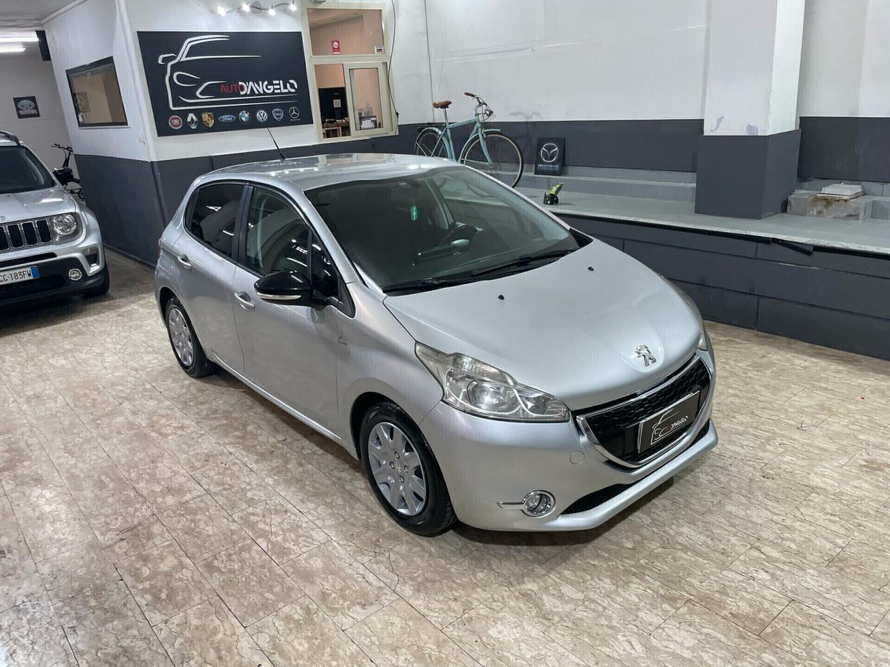 Peugeot 208 1.4 HDi 68 CV 5 porte Allure
