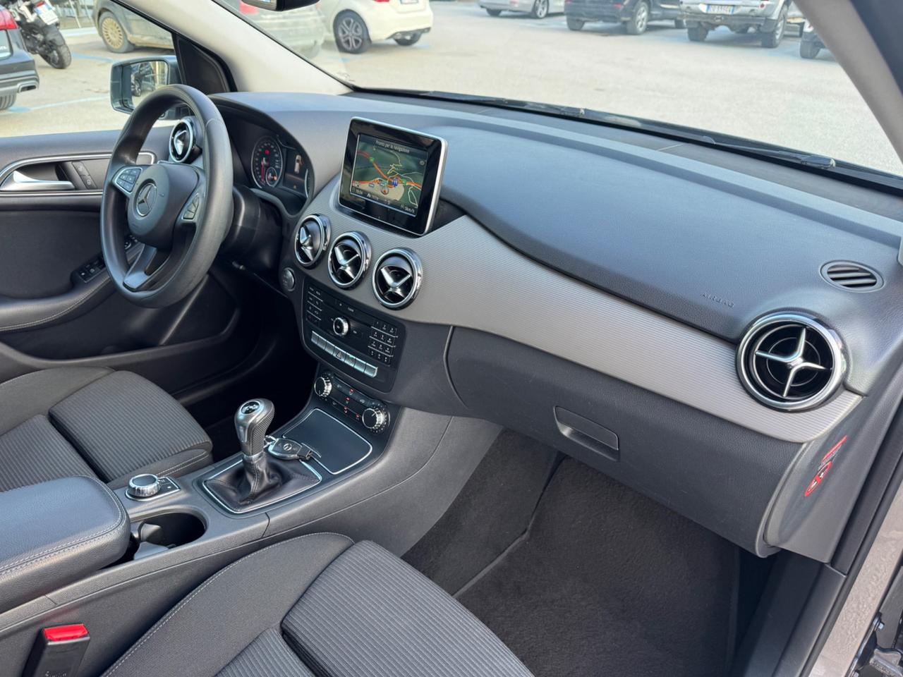 Mercedes-benz B 180 d Sport Retrocamera, Tempomat, Navi