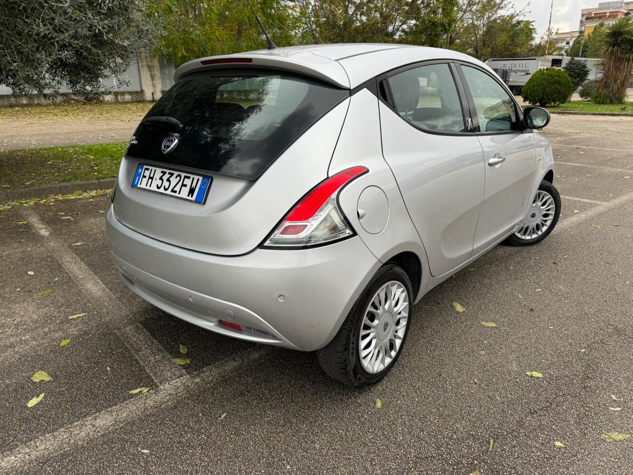 Lancia Ypsilon 1.2 69 CV 5 porte GPL Ecochic Silver