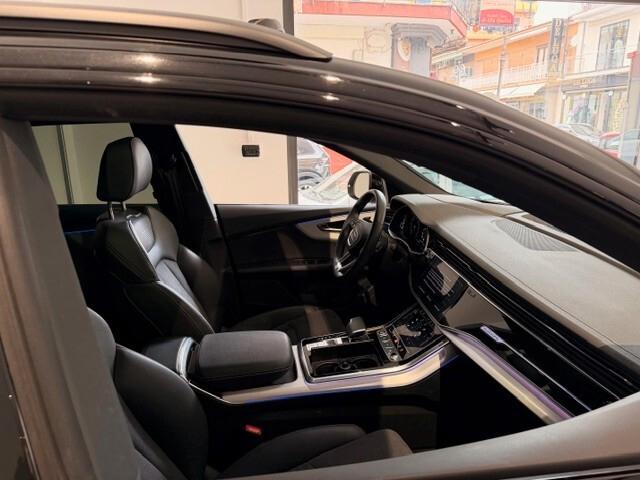 Audi Q8 BLACK LINE 50 TDI quattro 286cv