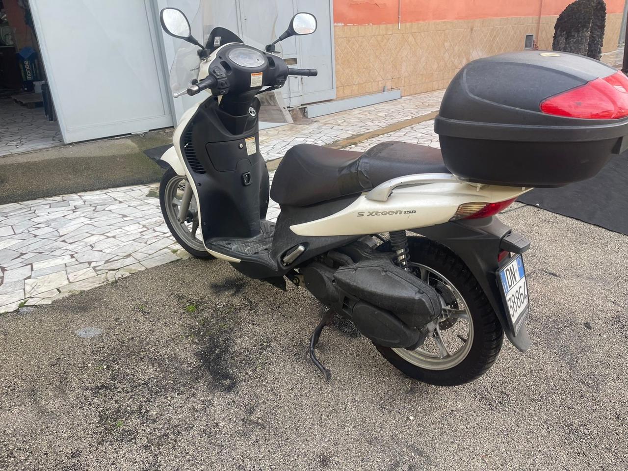 Suzuki SIXteen 150 Xteen