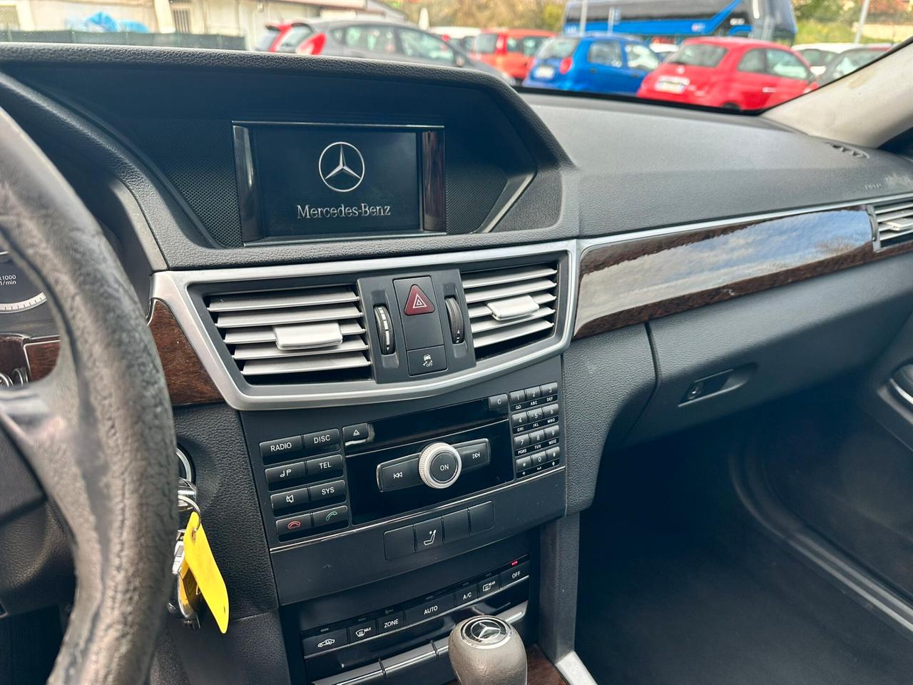 Mercedes-benz E 220 CDI BlueEFFICIENCY Avantgarde