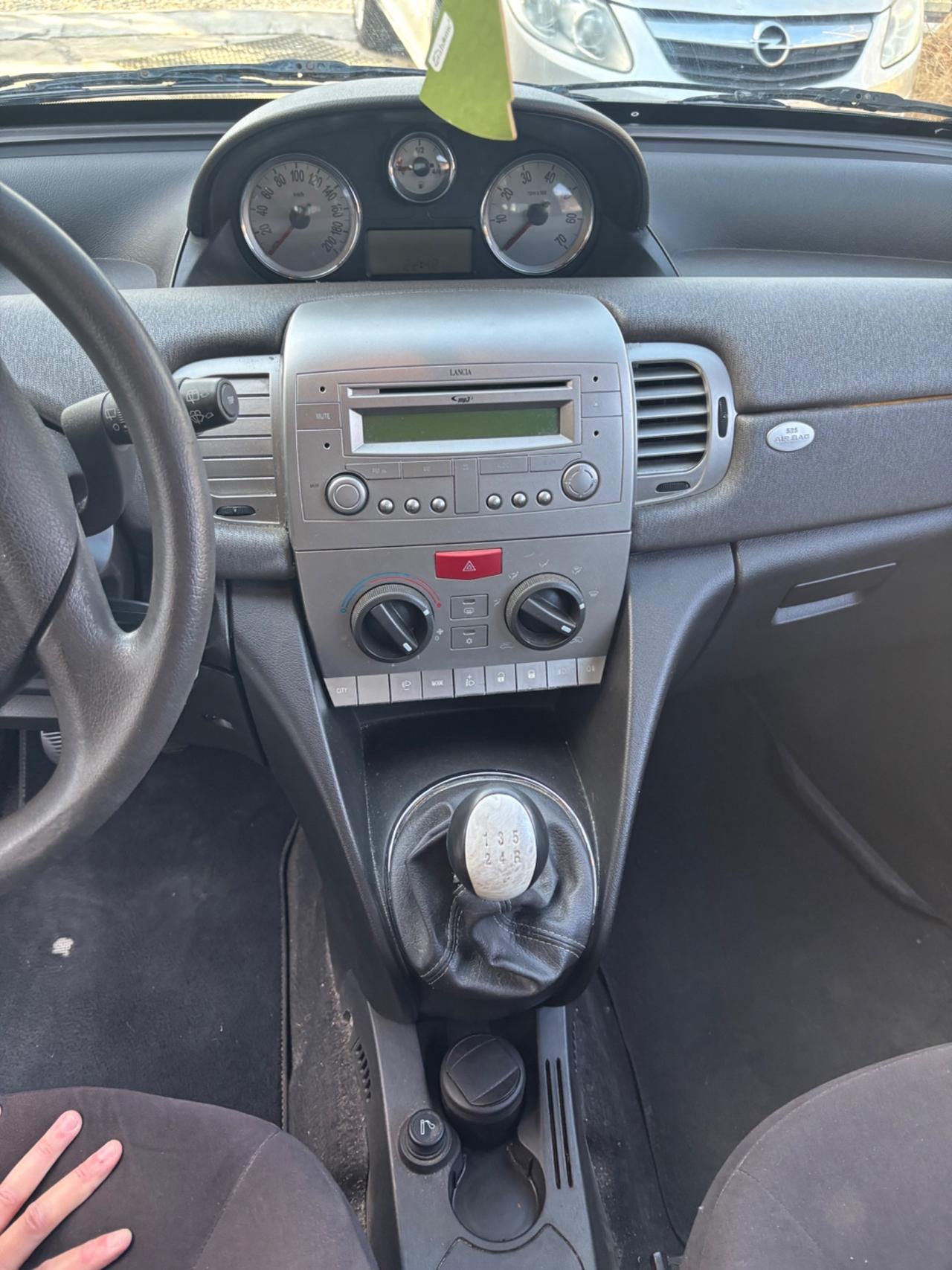 Lancia Ypsilon 1.3 MJT 75 CV Platino
