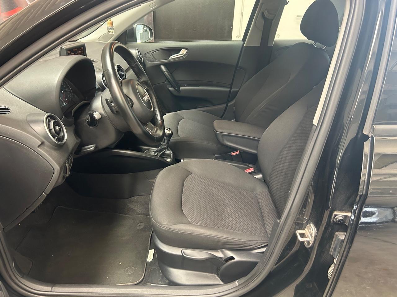 Audi A1 SPB 1.6 TDI 90cv S tronic Attraction neopatentati