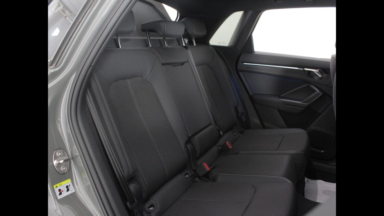 Audi Q3 45 TFSI E S TRONIC