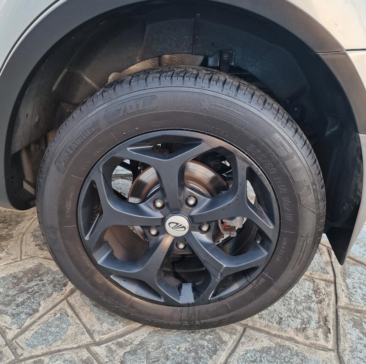 Mahindra XUV500 2.2 16V AWD W10