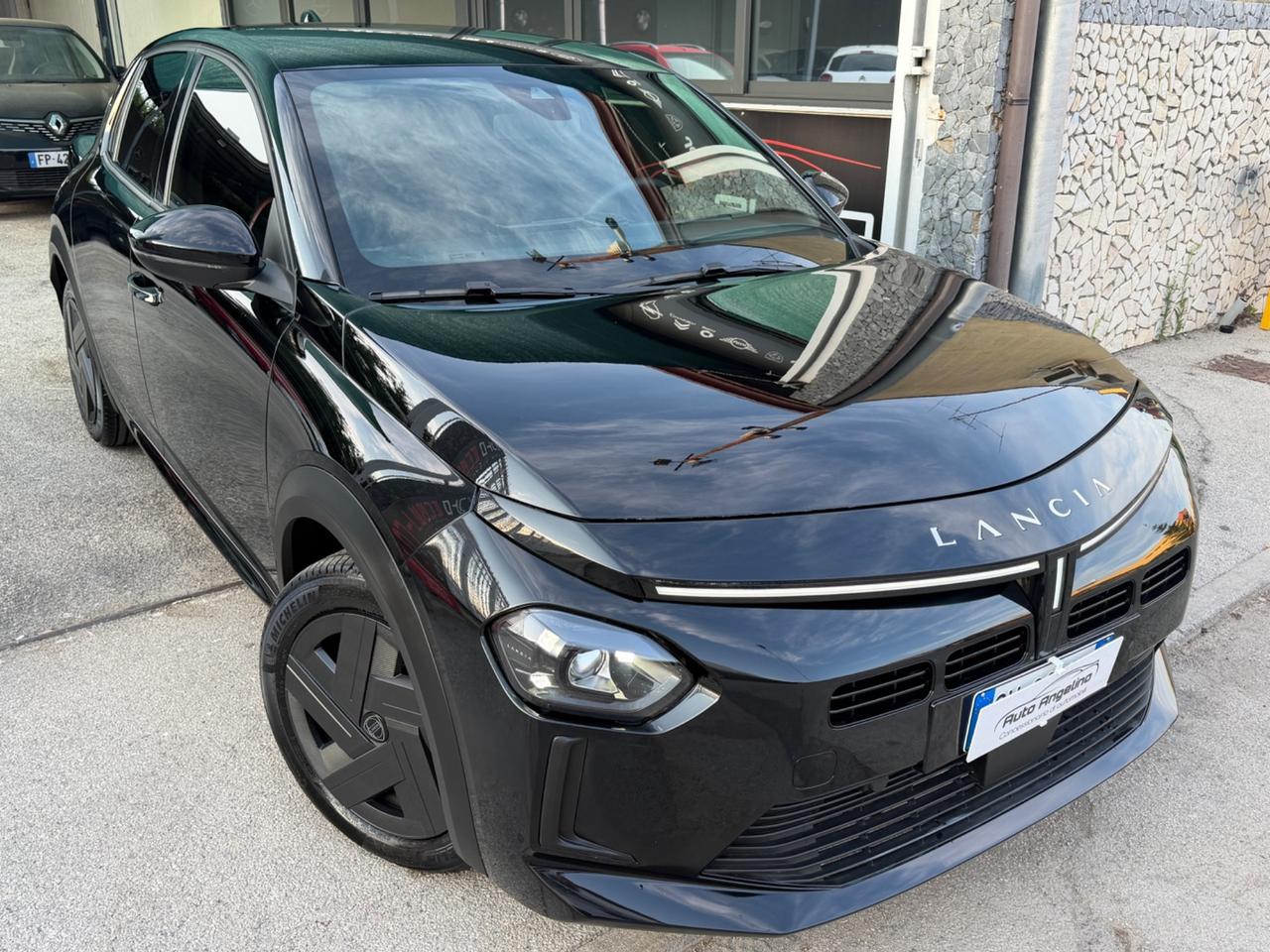 NEW Lancia Ypsilon Hybrid e-DCT