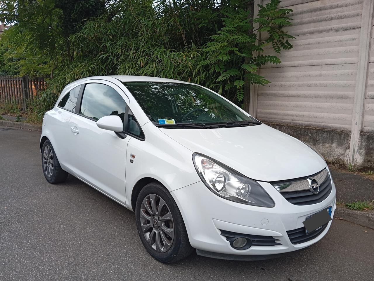 Opel Corsa 1.2 3 porte Club valuto permute