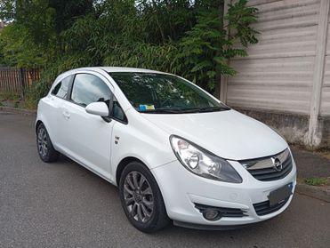 Opel Corsa 1.2 3 porte Club valuto permute