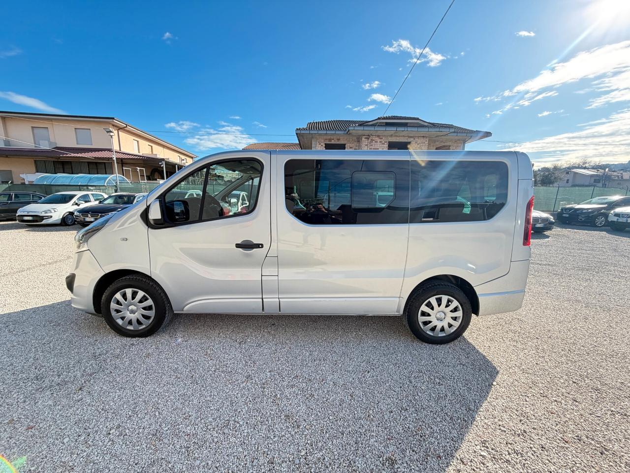 Opel Vivaro 1.6 BiTurbo 120 cv 9 posti 241.424 km