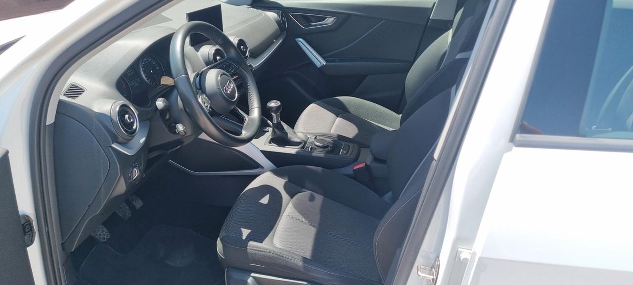 Audi Q2 disponibili 2 q2 30 1.6 TDI 115cv una bianca e una grigia