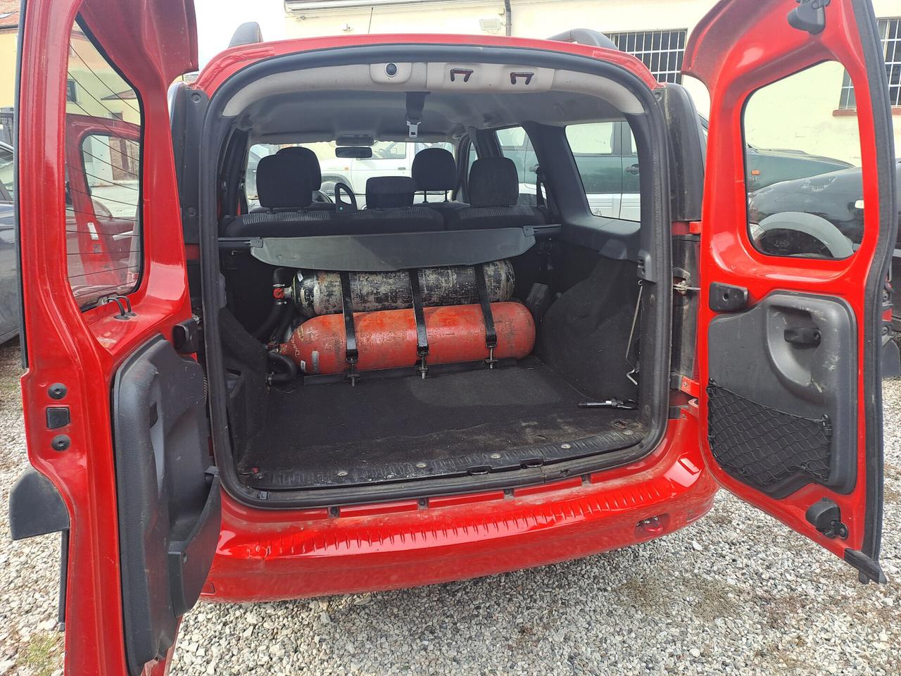 Dacia Logan MCV 1.6 90CV 5 posti METANO