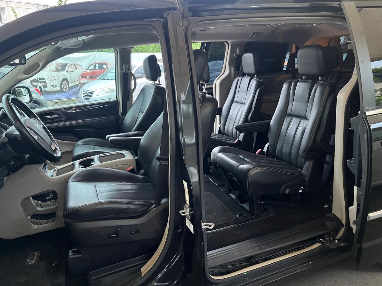 Lancia Voyager 2.8 7 POSTI Gold 163 CV