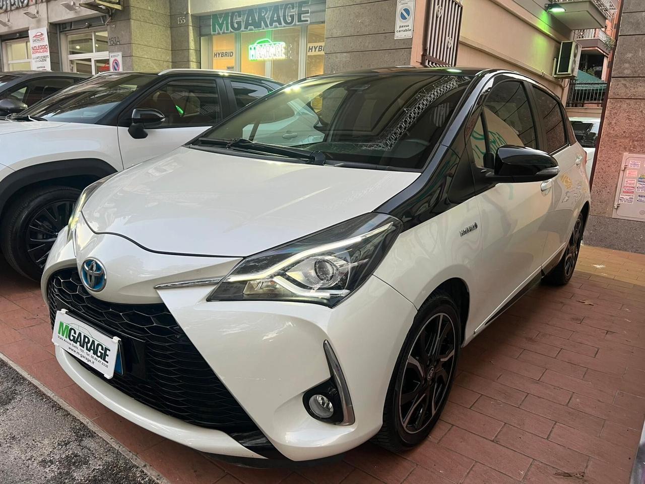 Toyota Yaris 1.5 Hybrid Style / Y20 BITONE