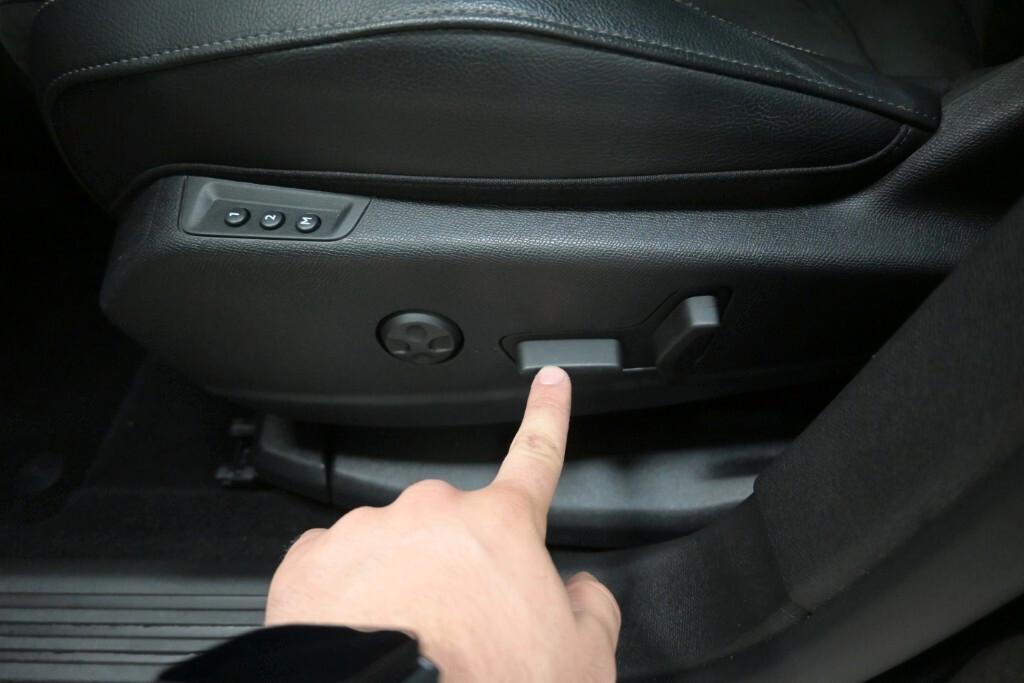 DS 7 CROSSBACK 1.5 BLUEHDI 130CV AUTOM. PERFORMANCE LINE+ ( FARI LED - COCKPIT - ADAPTIVE CRUISE - TETTO PANORAMICO APR. - NAVI - MIRROR - PDC - TELECAMERA POST. - CERCHI 20 )