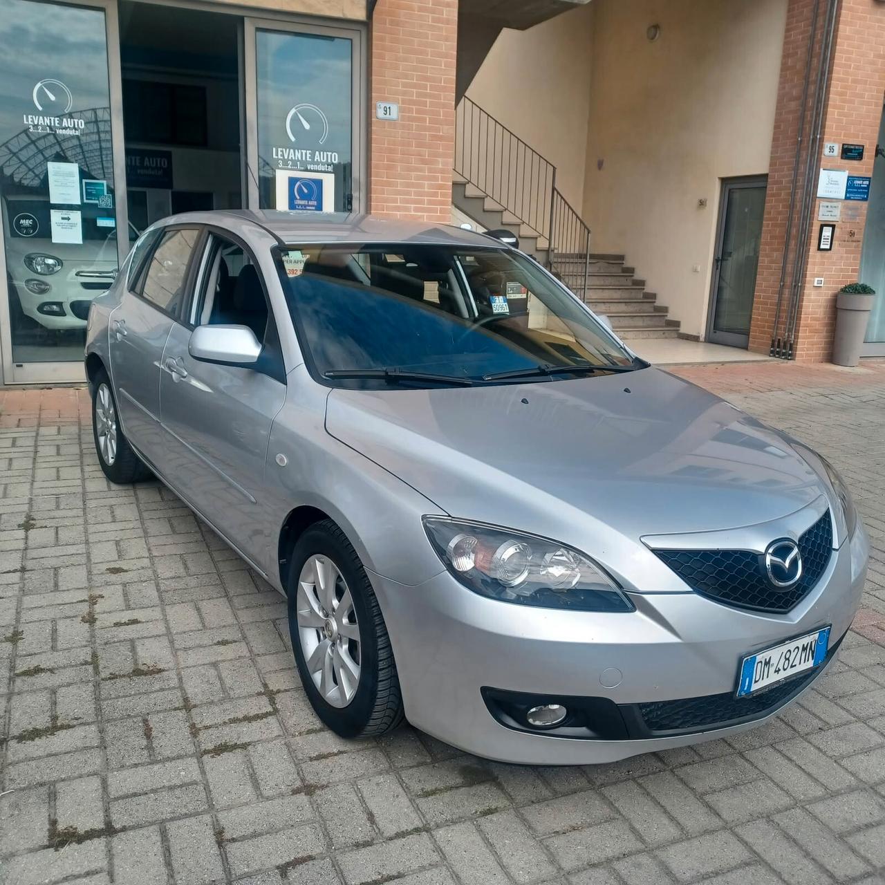110.118 MAZDA 3 SEMBRA NUOVA OK NEOPATENTATI