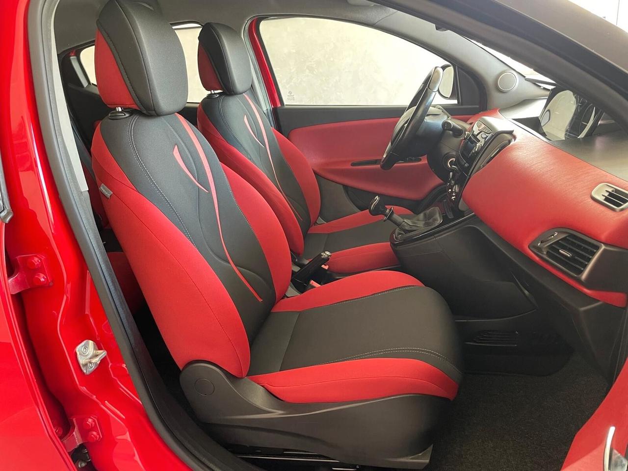 Lancia Ypsilon 1.2 69 CV 5 porte S&S Black&Red
