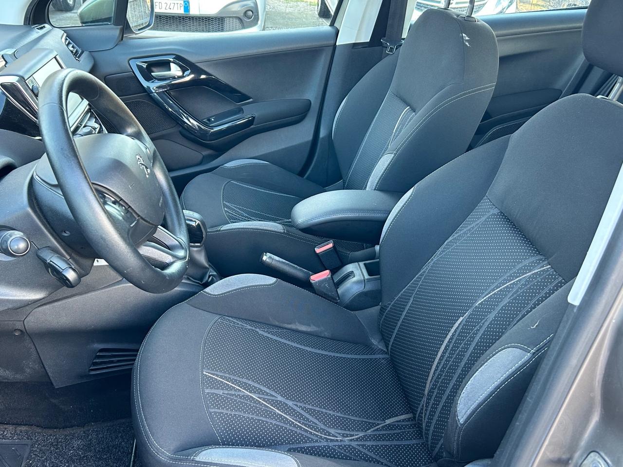 Peugeot 208 1.4 HDi 68 CV 5 porte Allure