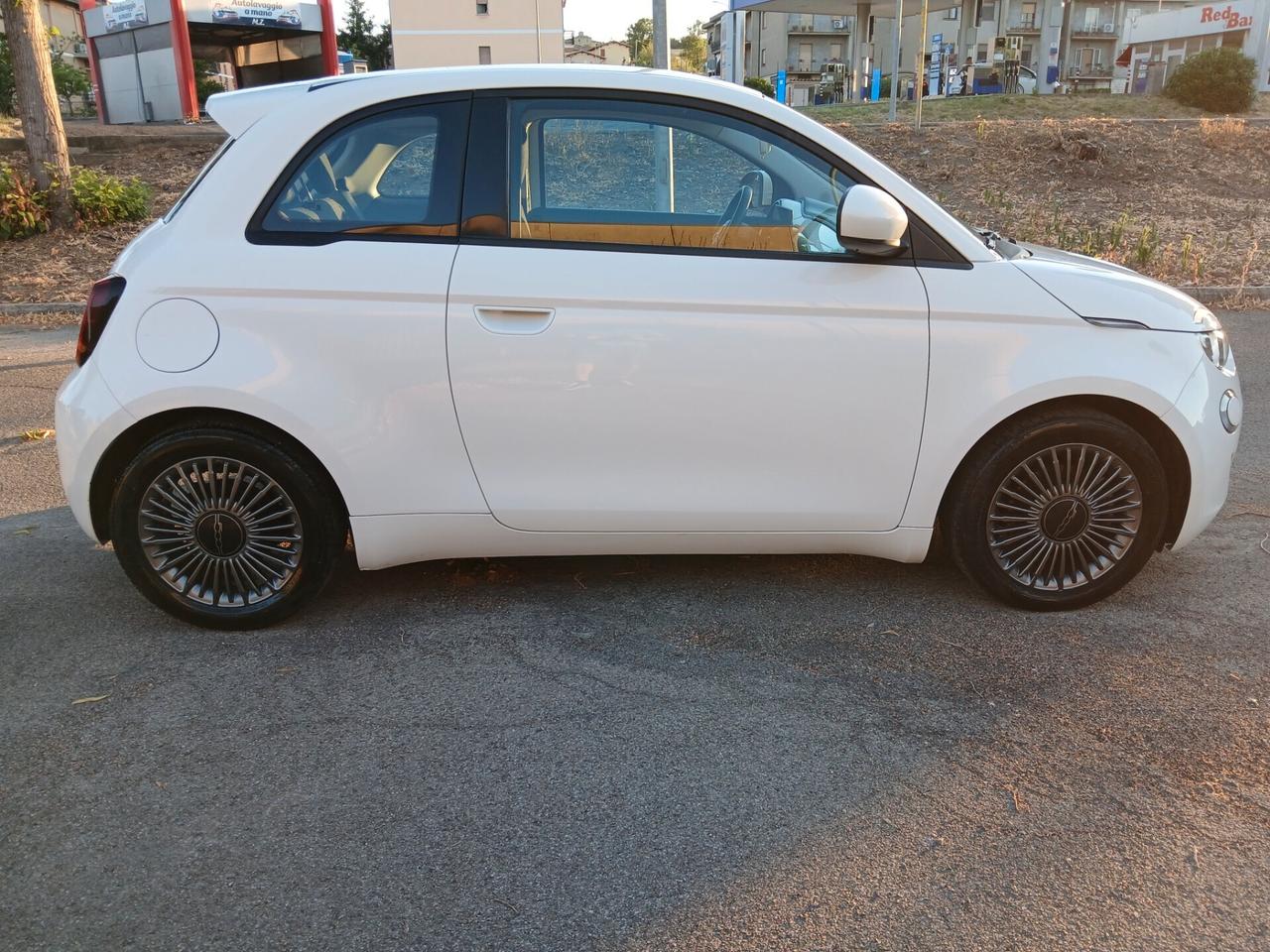 Fiat 500e Berlina 42 kWh Icon 13700€