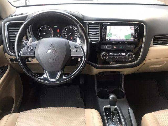 MITSUBISHI Outlander 2.2 DI-D 4WD Instyle Plus Navi