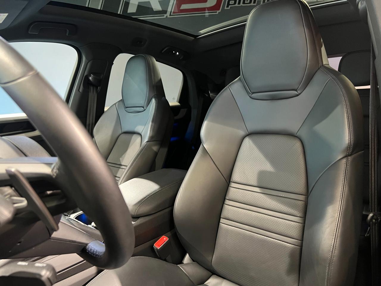 Porsche Cayenne Coupé 3.0 V6 - 3Screens