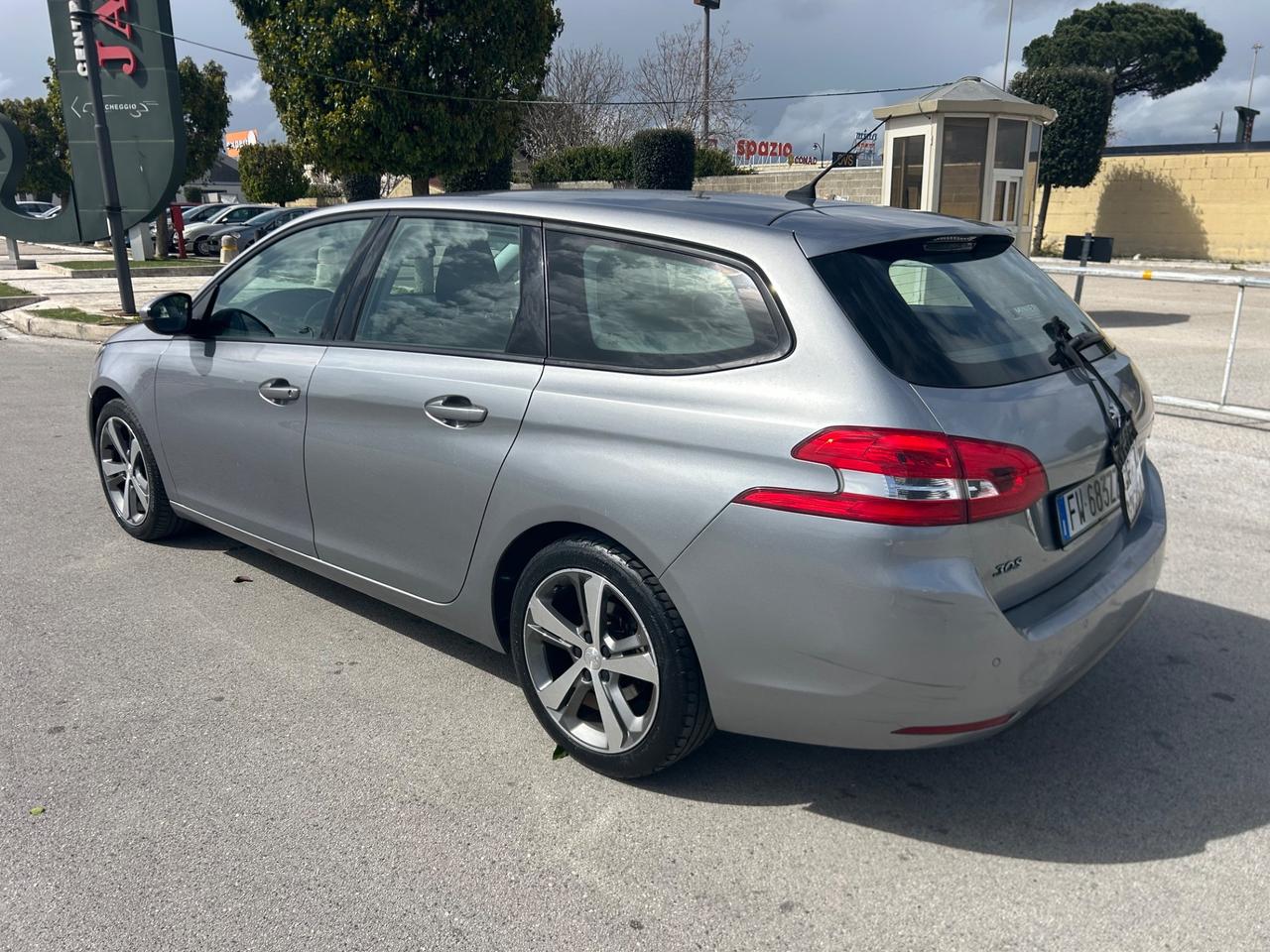 Peugeot 308 BlueHDi 130 S&S SW Allure da vetrina