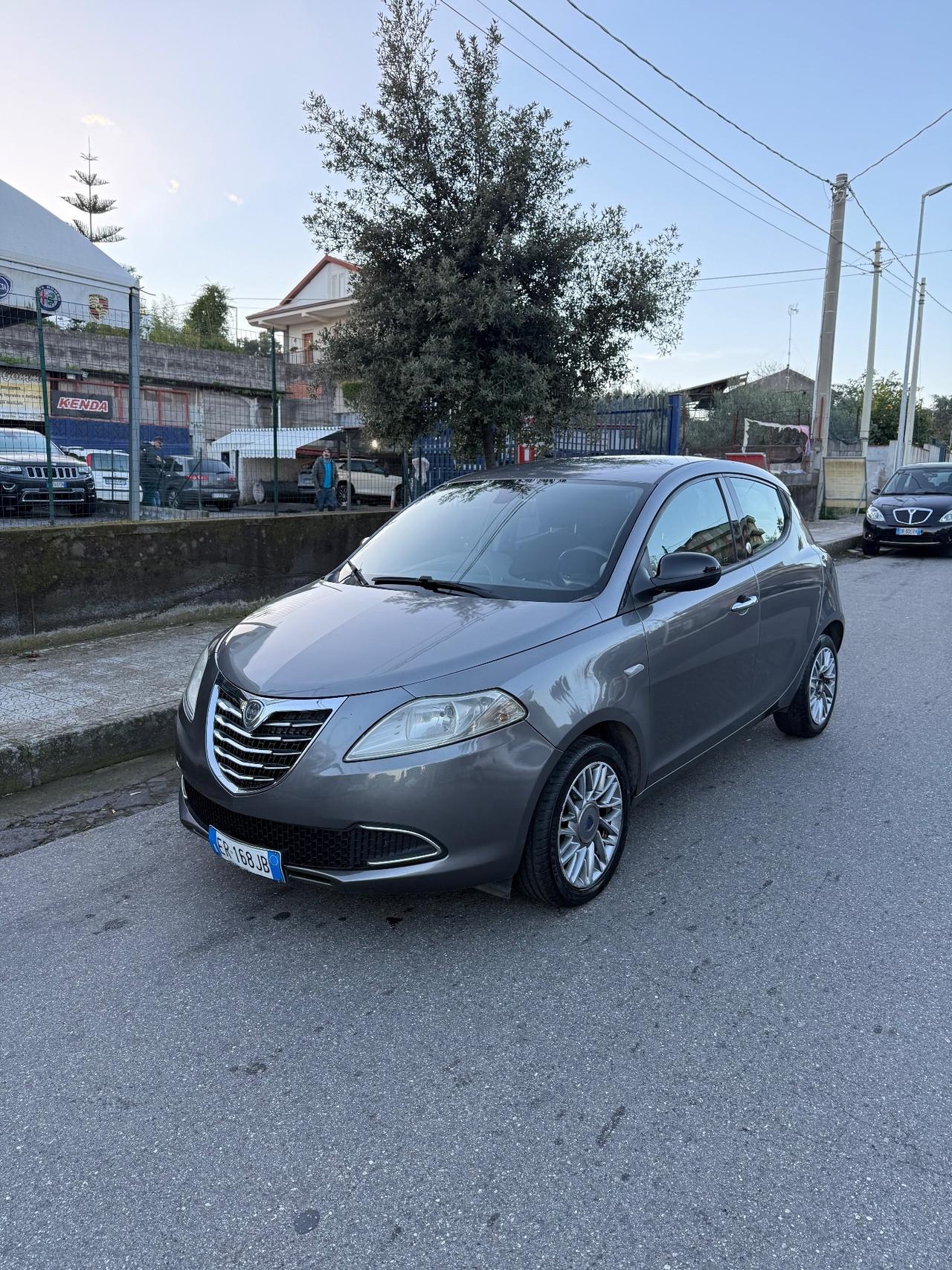 Lancia Ypsilon 1.2 69 CV 5 porte GPL Ecochic Platinum