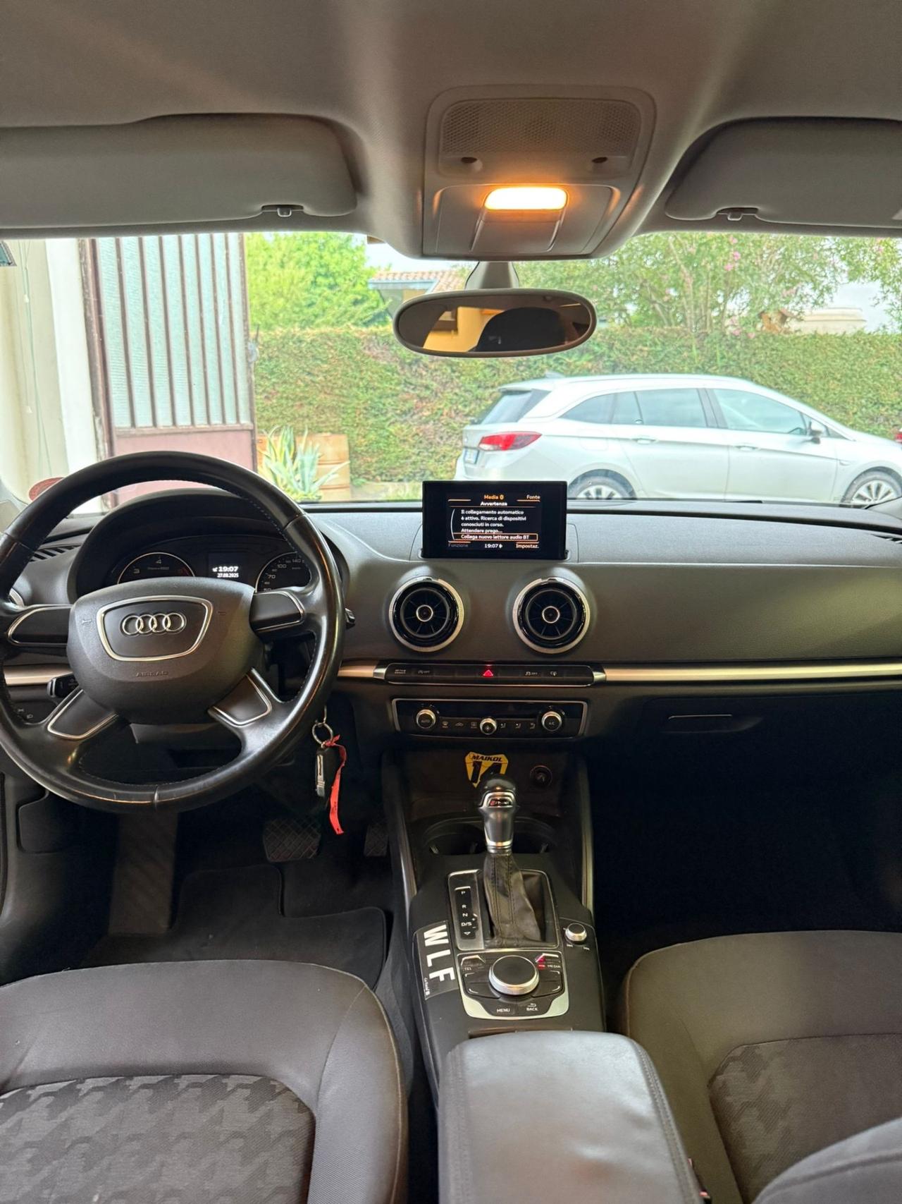 Audi A3 1.6 TDI clean diesel S tronic Young