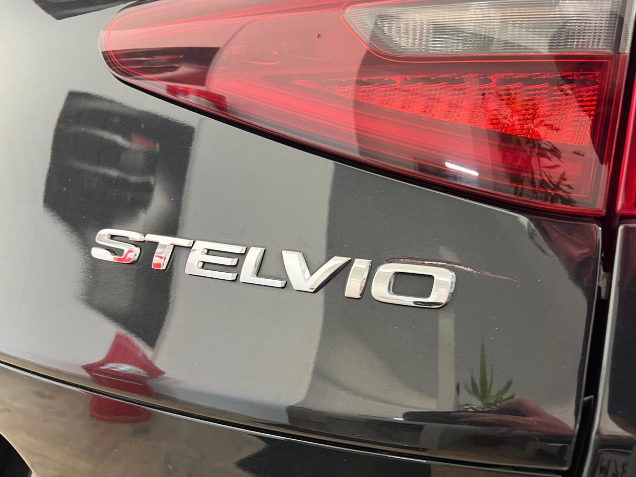 Alfa Romeo Stelvio 2.2 Turbodiesel 210 CV AT8 Q4 Business