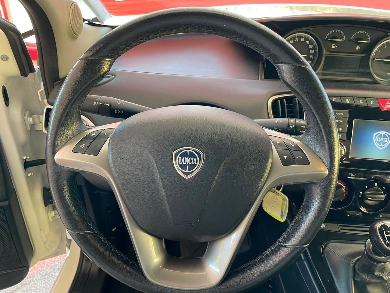 Lancia Ypsilon 1.0 Hybrid Gold
