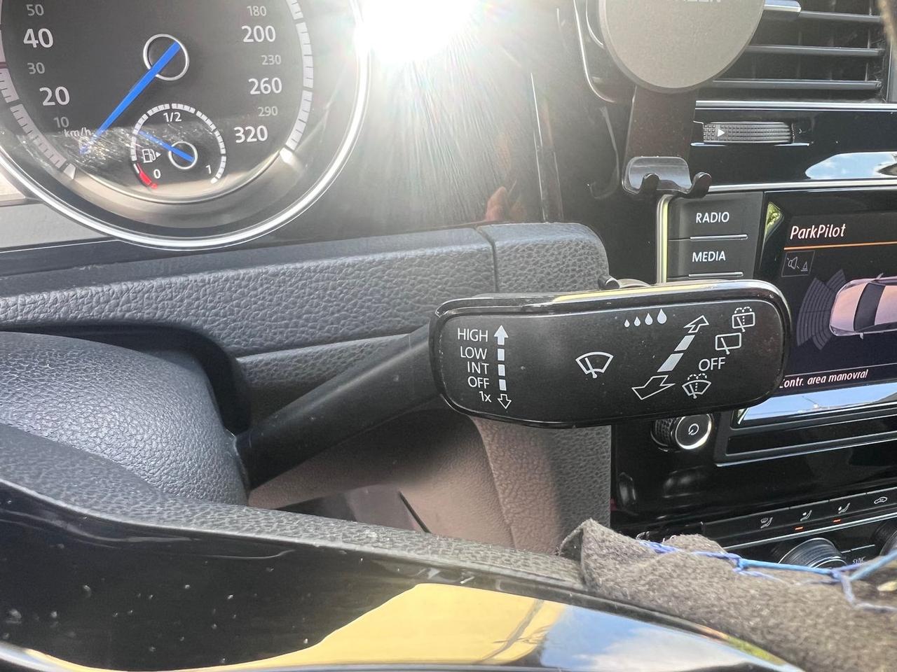 Volkswagen Golf 2.0 TSI R #10432
