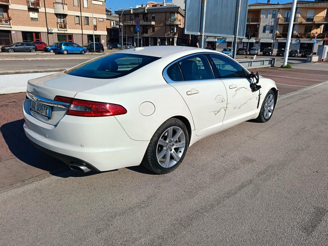 Jaguar XF 2.7D V6 Premium Luxury