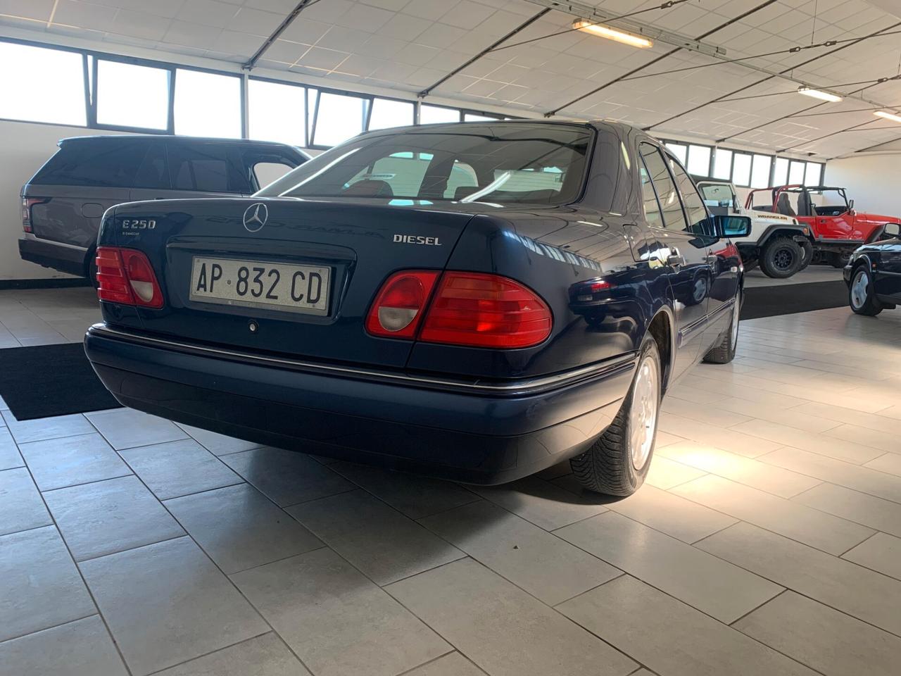 Mercedes-benz E 250 diesel cat Elegance