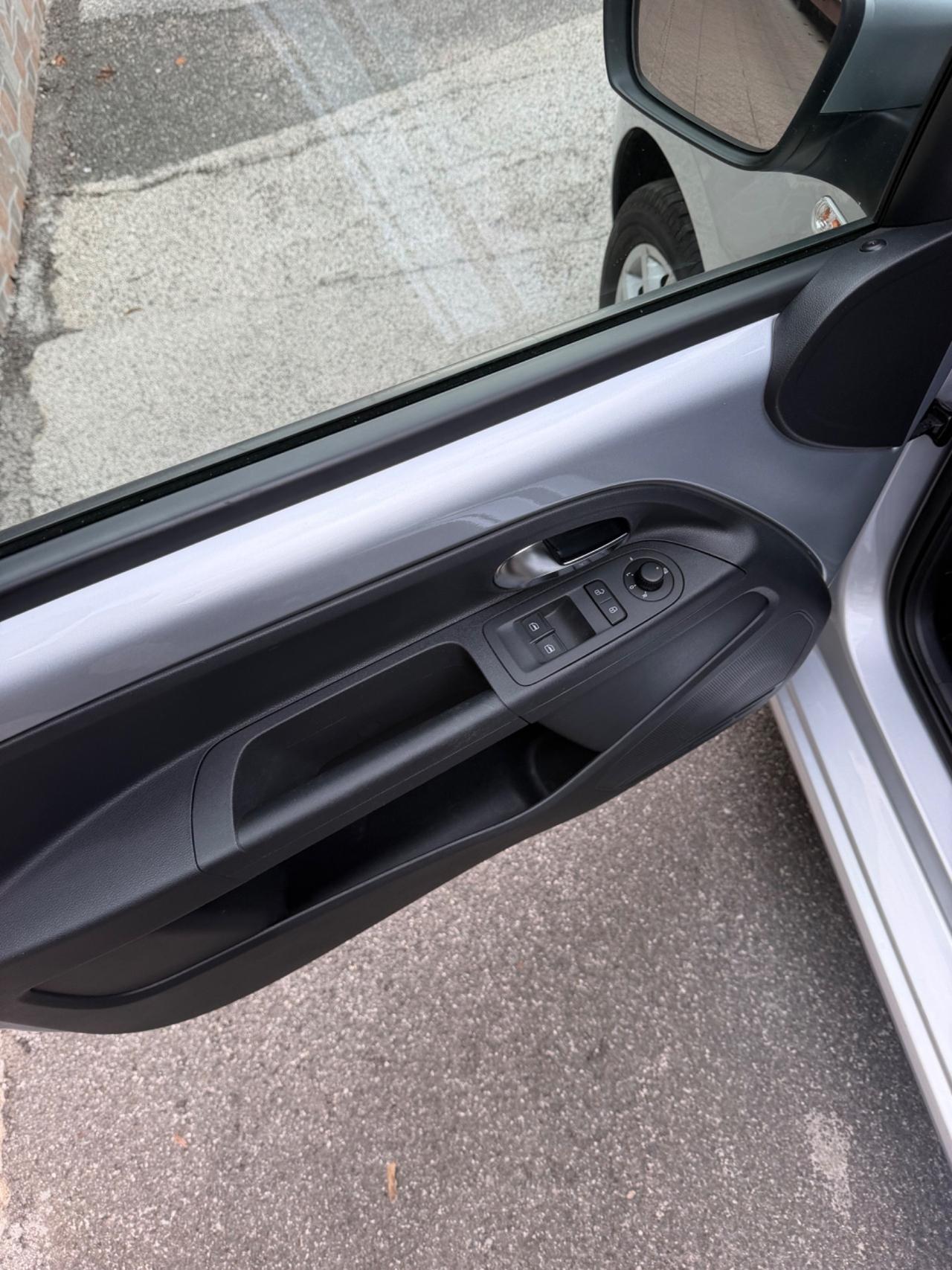 Volkswagen up! 1.0 75 CV 5p. high
