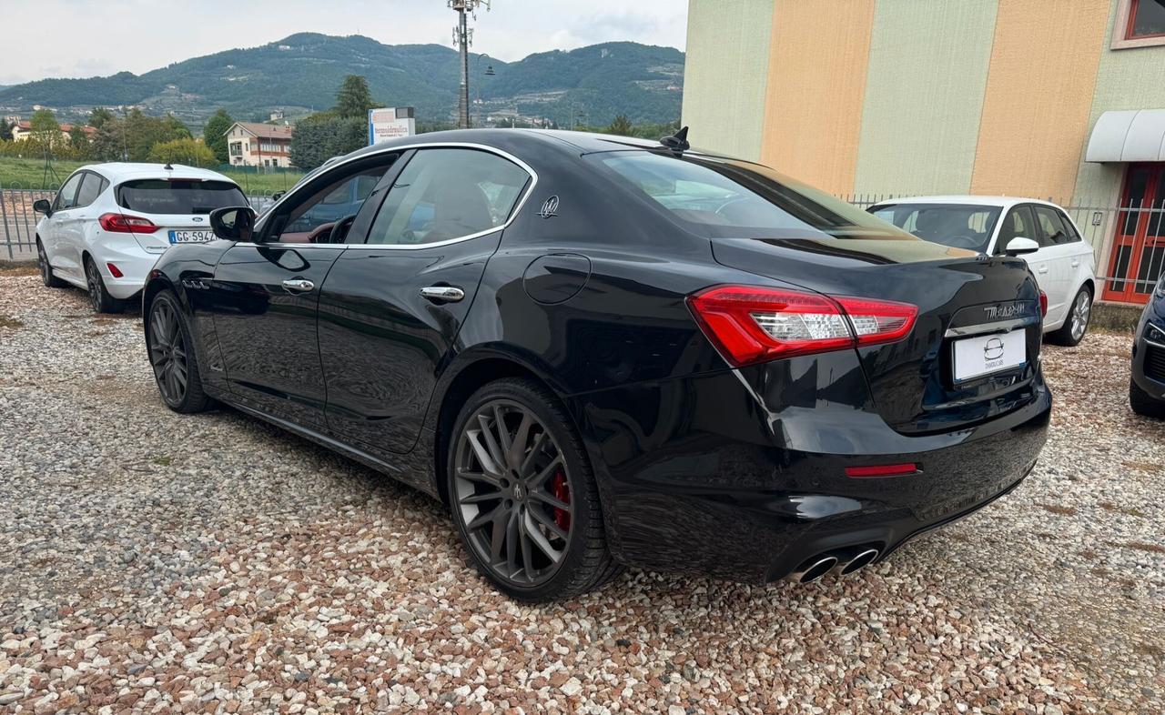 Maserati Ghibli GRANSPORT 3.0 V6 250cv - UNICO PRO
