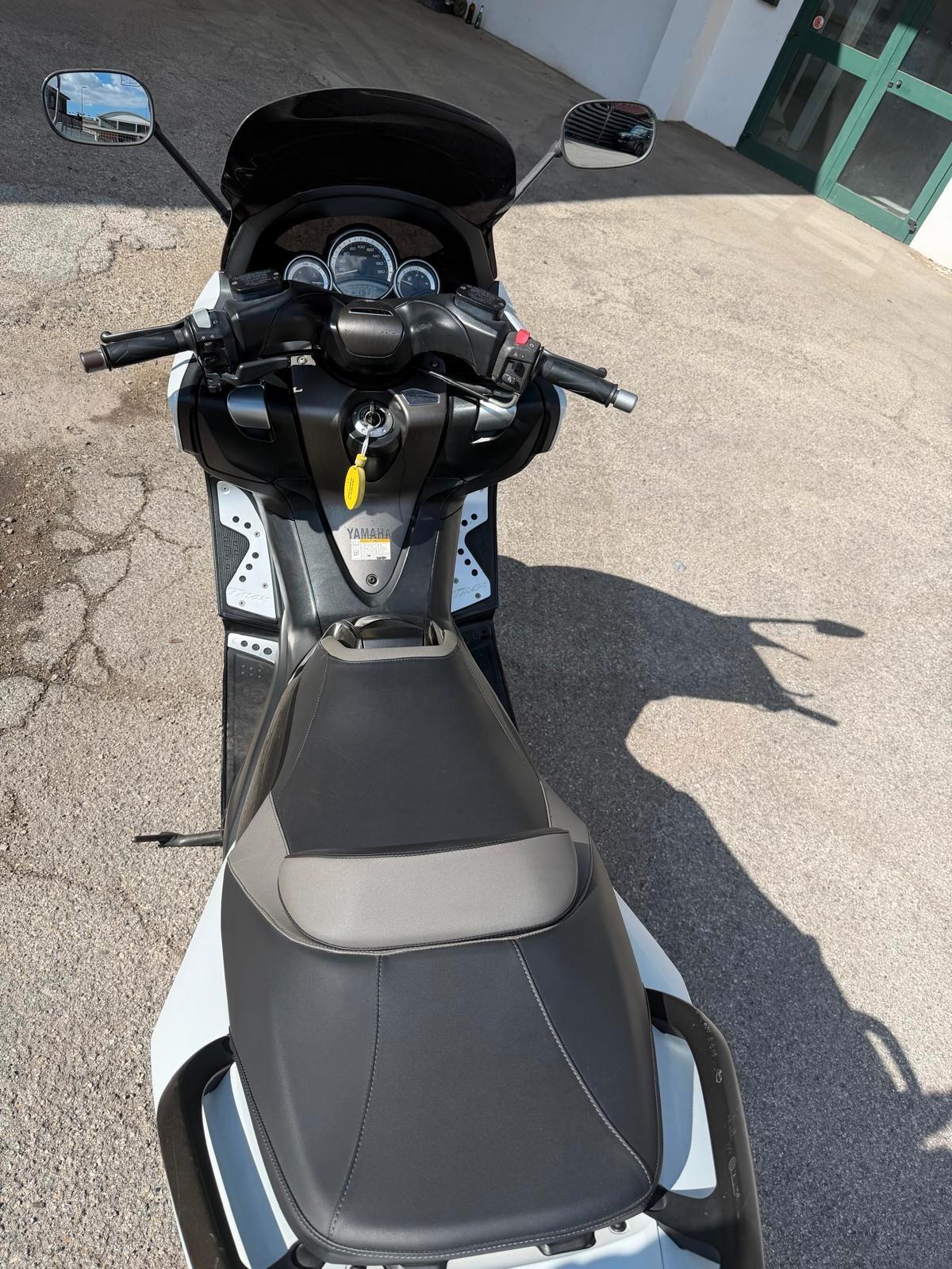 Yamaha TMAX White