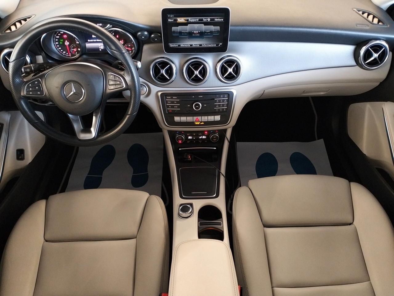 Mercedes-benz GLA 200 d Sport - TETTO APRIBILE