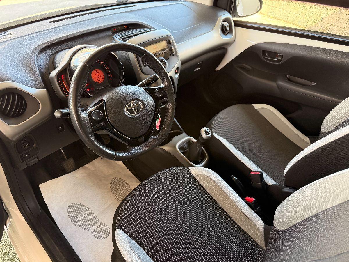 TOYOTA - Aygo 5p 1.0 x-play my15
