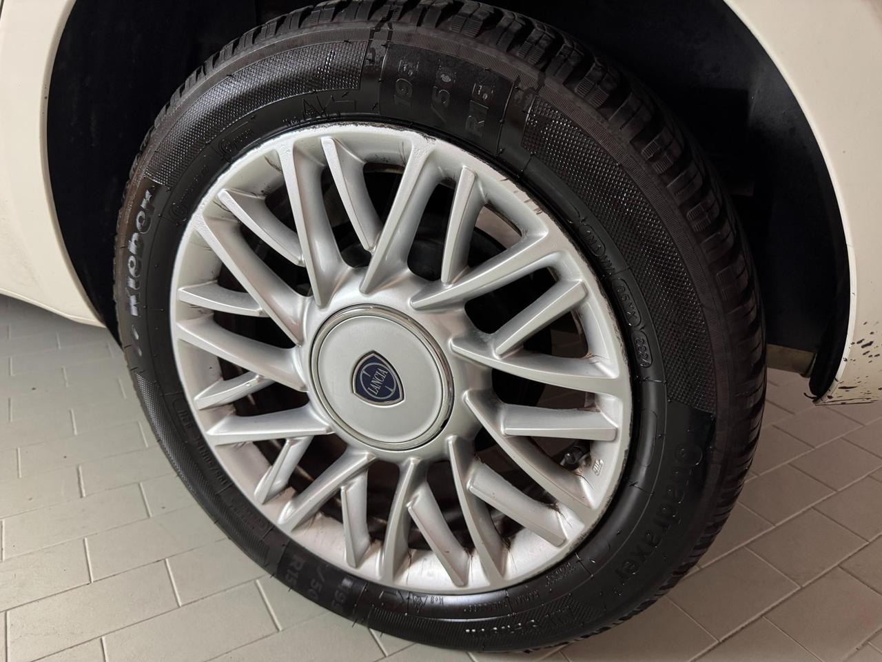 Lancia Ypsilon 5 Porte Ypsilon 1.2 8v Platinum ecochic Gpl 69cv E6