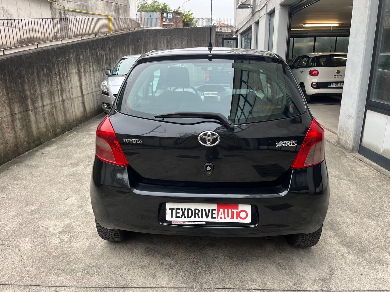 Toyota Yaris 1.0 3 porte Sol