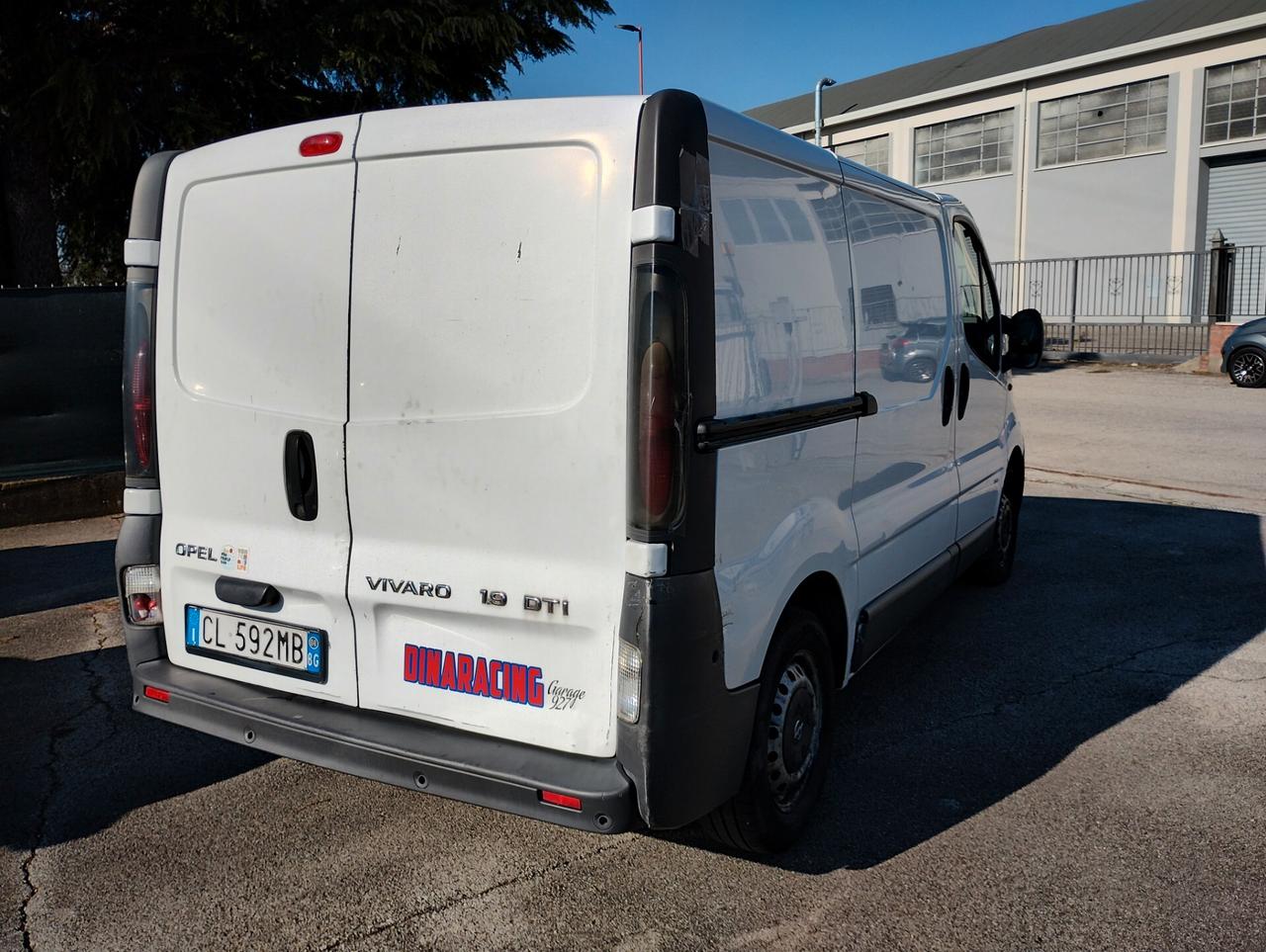 OPEL VIVARO 1.9 DIESEL 74KW 2004