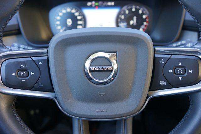 VOLVO XC40 T3 Geartronic Inscription Pari al Nuovo Certificat