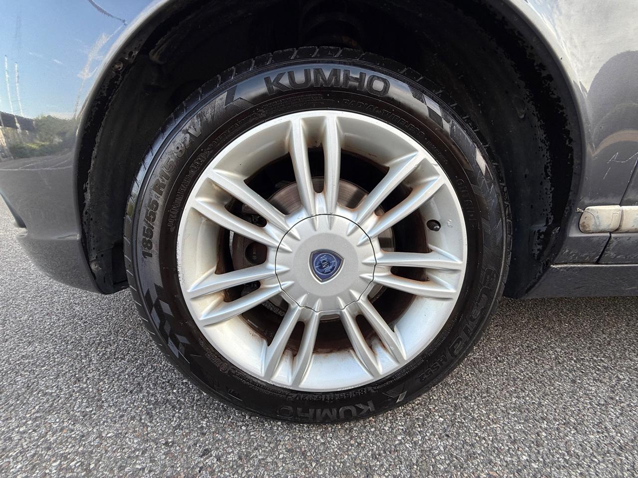 Lancia Ypsilon 1.2 69 CV Unyca