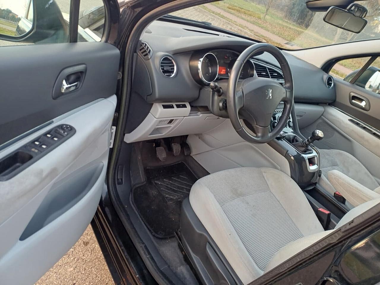 Peugeot 5008 1.6 HDi 112CV Féline