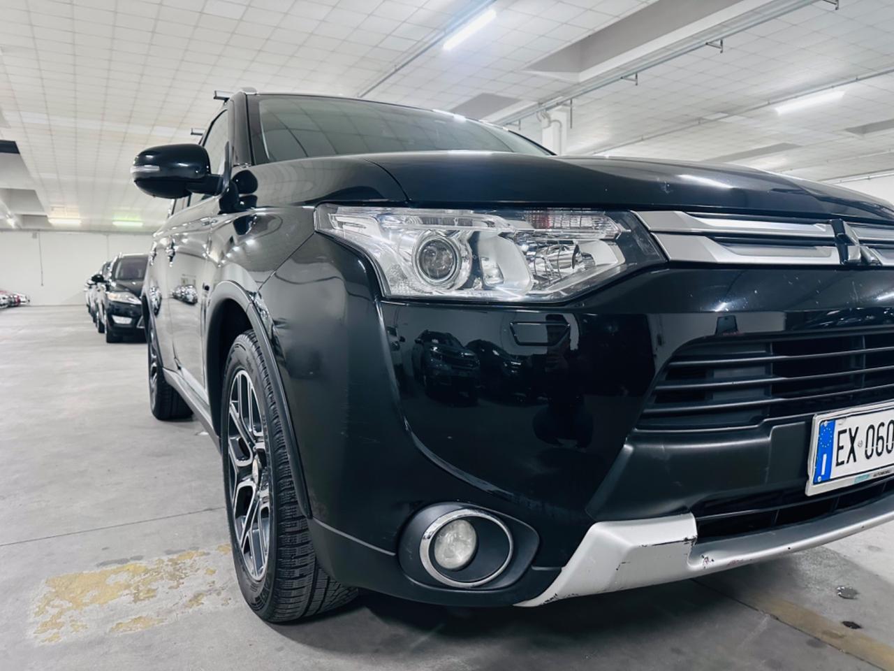 Mitsubishi Outlander 2.2 DI-D 4WD Intense