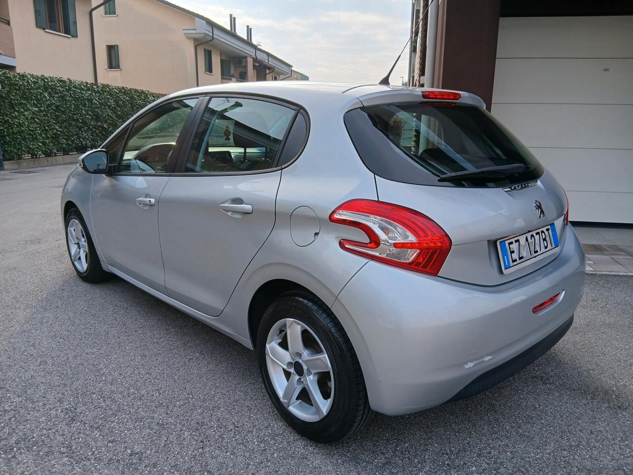 Peugeot 208 1.4 VTi 95 CV 5p. GPL Access tua a € 267 mese