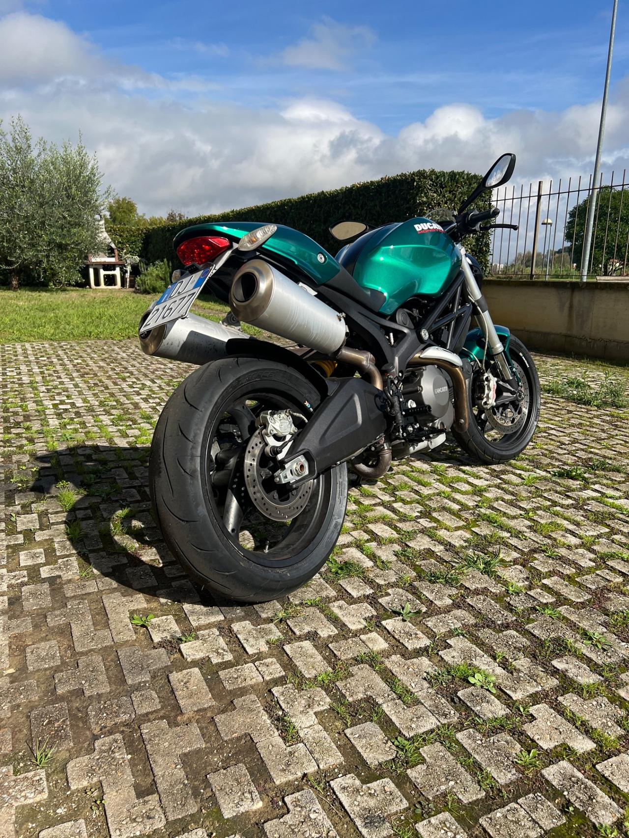 Ducati Monster 696